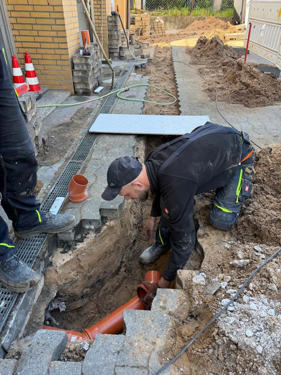 Techniker von Kanal24h im Einsatz vor Ort in Garbsen