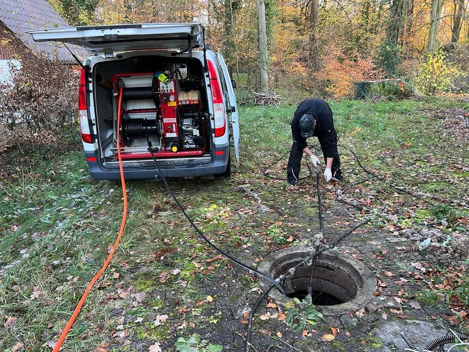 Techniker von Kanal24h im Einsatz vor Ort in Hameln