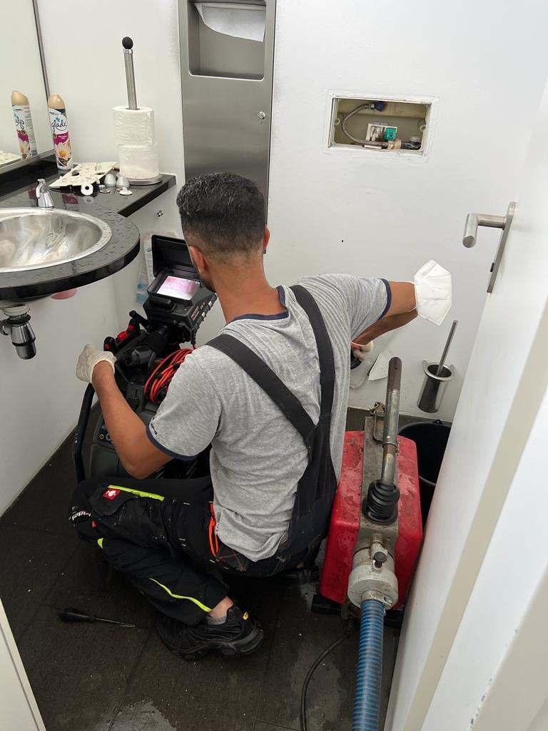 Techniker von 24h-Schnelldienst im Einsatz vor Ort in Lüneburg