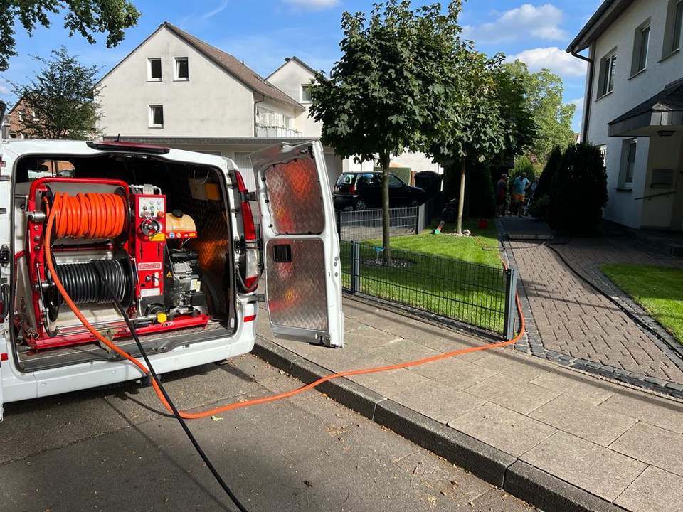 Techniker von Kanal24h im Einsatz vor Ort in Rheda-Wiedenbrück
