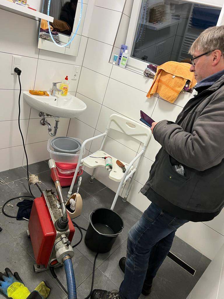 Techniker von Kanal24h im Einsatz vor Ort in Verden